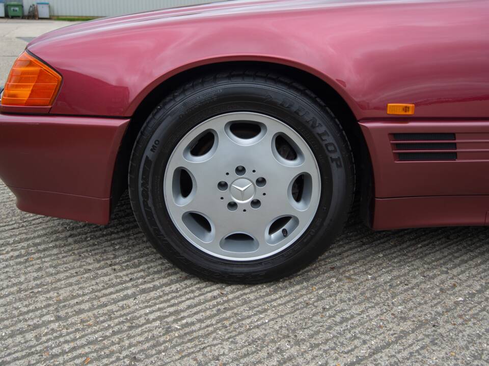 Image 27/28 of Mercedes-Benz 500 SL (1992)