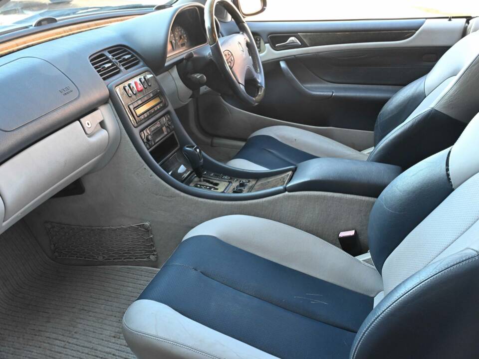Image 23/50 of Mercedes-Benz CLK 230 Kompressor (2002)
