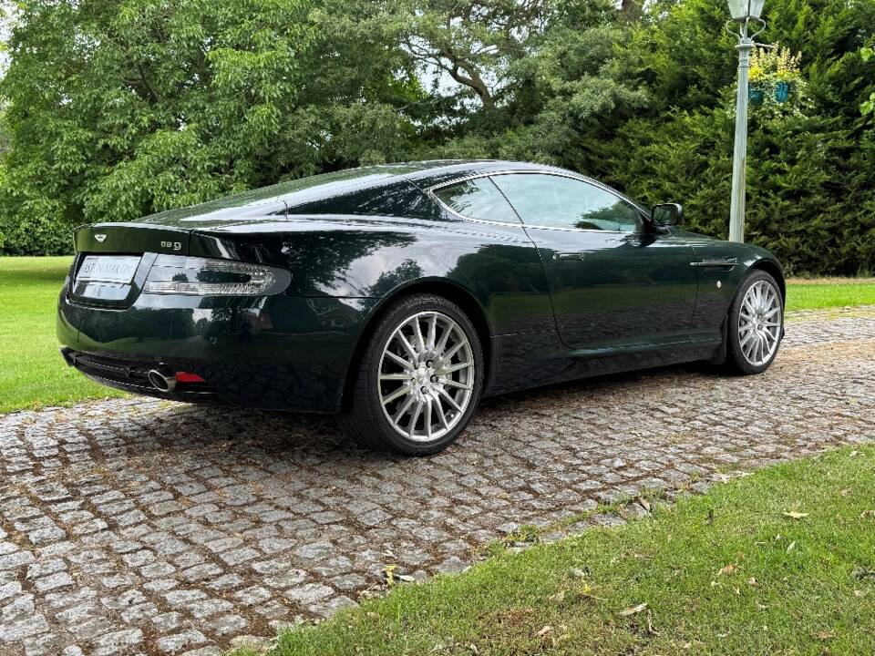 Image 18/43 of Aston Martin DB 9 (2008)