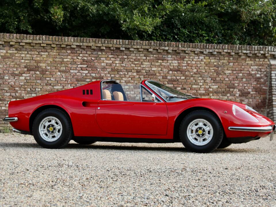 Image 37/50 of Ferrari Dino 246 GTS (1974)