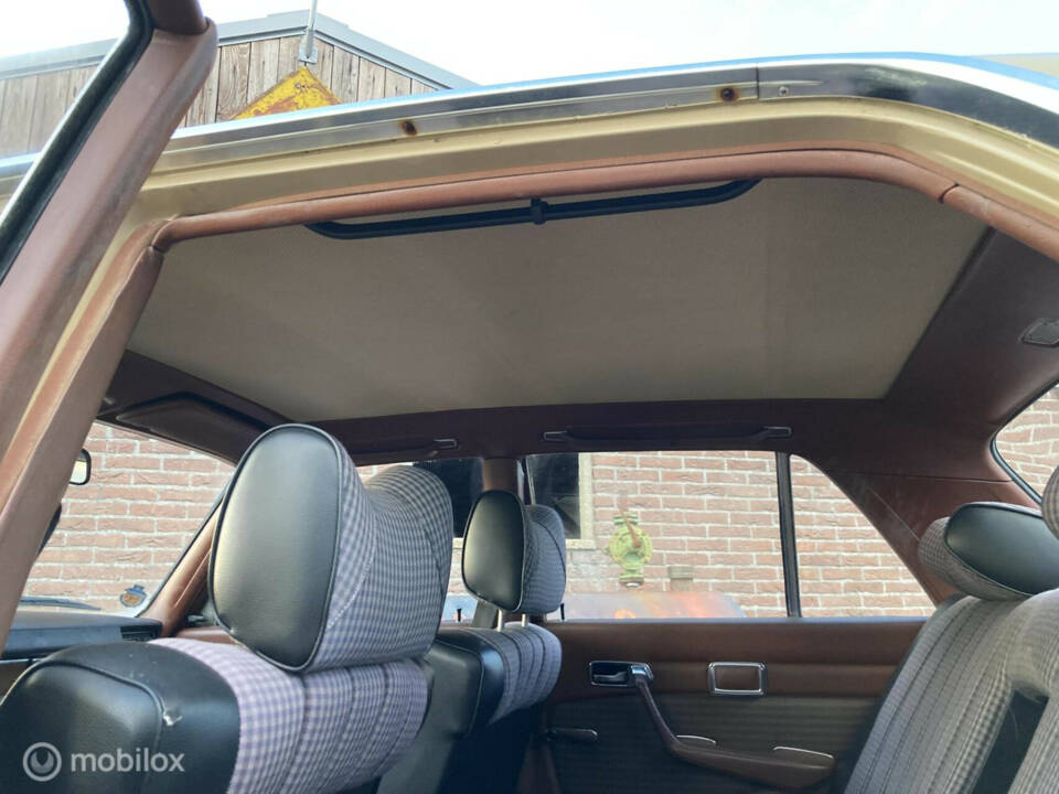 Image 28/31 of Mercedes-Benz 280 S (1975)