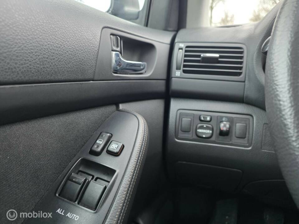 Imagen 17/35 de Toyota Avensis 1.8 VVT-i (2003)