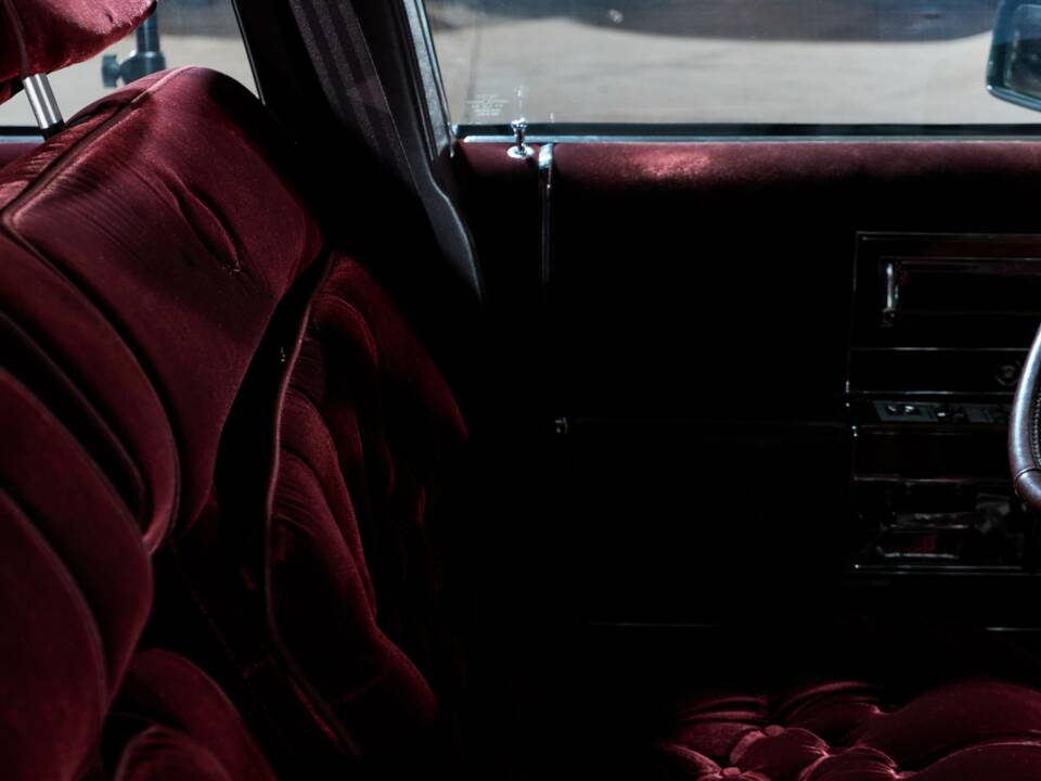 Image 54/58 of Cadillac Brougham Elegance (1988)
