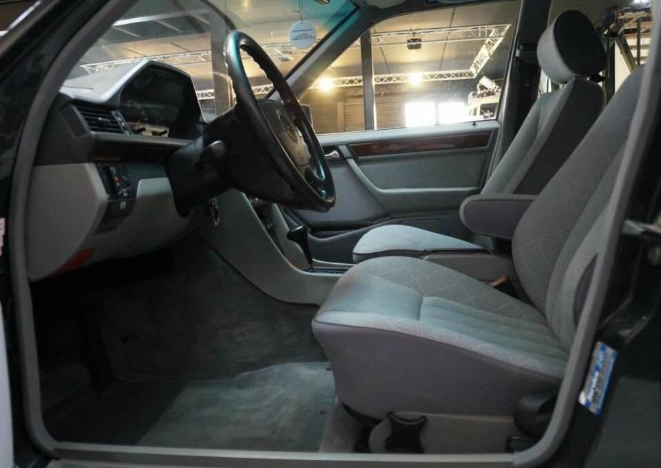 Bild 6/50 von Mercedes-Benz E 280 T (1994)