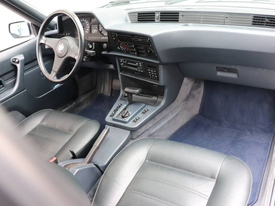 Image 17/28 of BMW 635 CSi (1989)