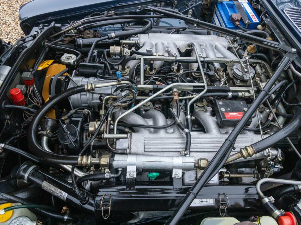 Image 13/50 of Jaguar XJ 12 (1987)