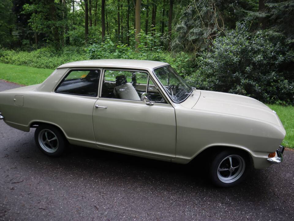 Bild 28/55 von Opel Kadett 1,1 S (1971)