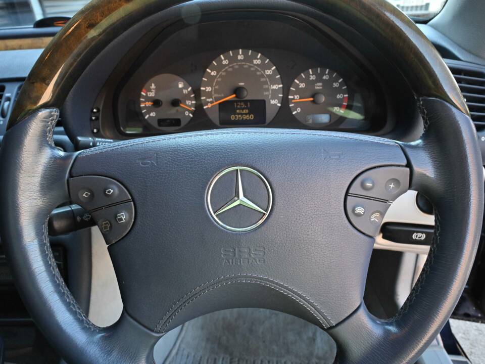 Image 39/50 of Mercedes-Benz CLK 230 Kompressor (2002)