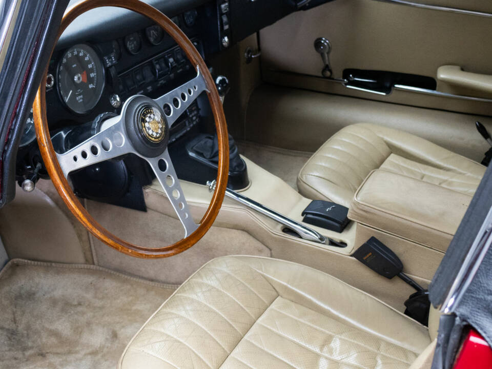 Bild 6/10 von Jaguar E-Type (1970)