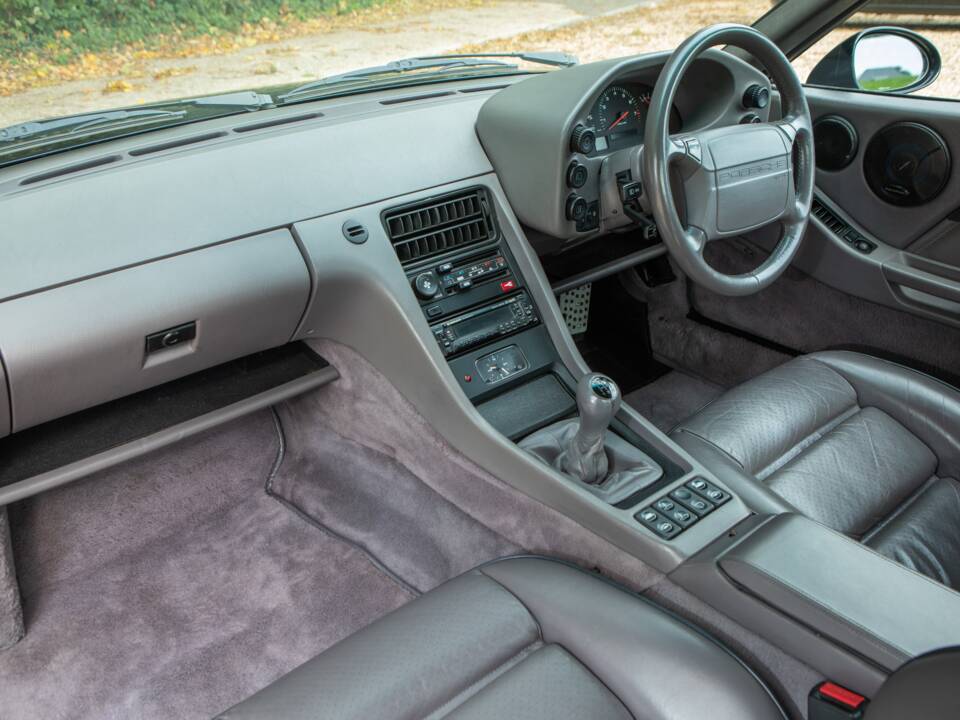 Image 29/43 of Porsche 928 GTS (1994)