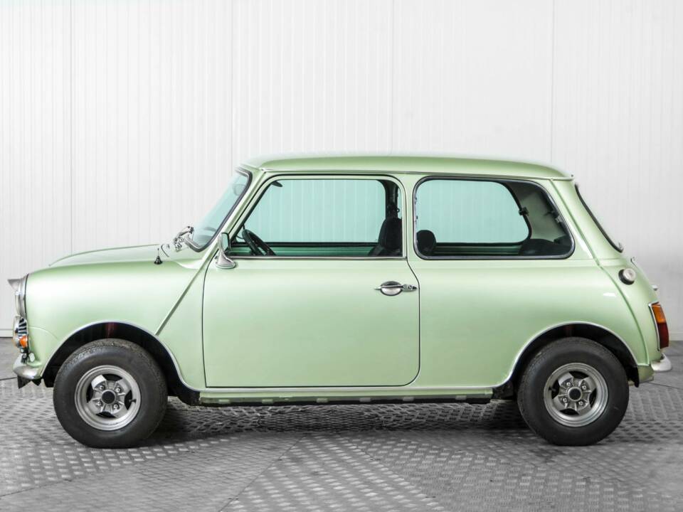 Image 8/50 of Austin Mini 1000 (1983)