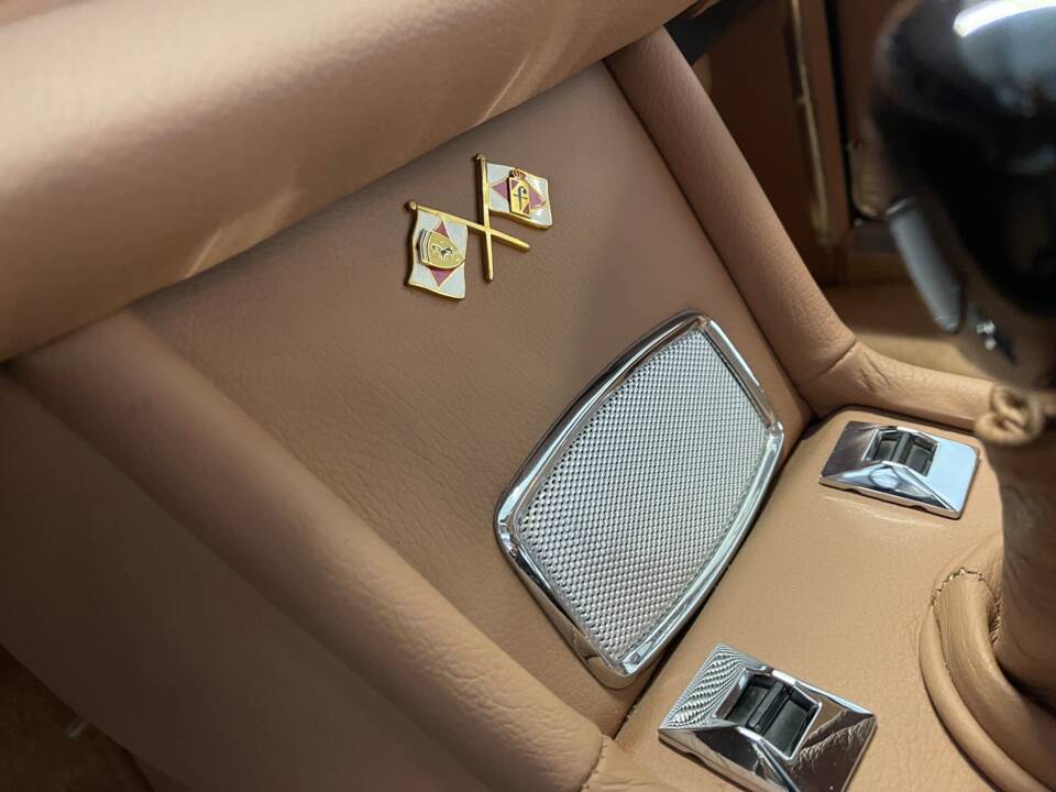 Image 14/20 of Ferrari 330 GT 2+2 (1967)