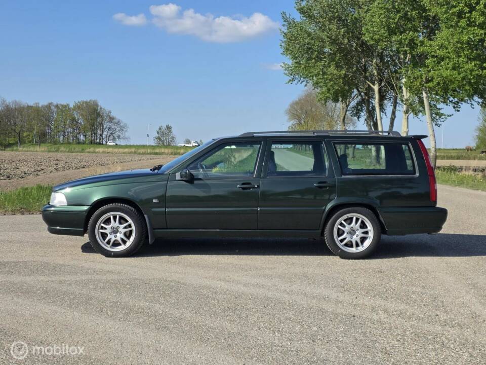 Image 3/37 of Volvo V 70 2.4 (2000)