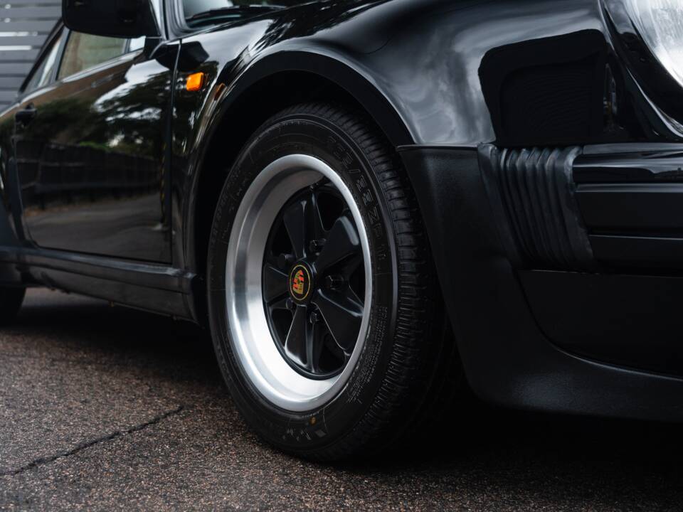 Image 60/67 of Porsche 911 Turbo 3.3 (1987)