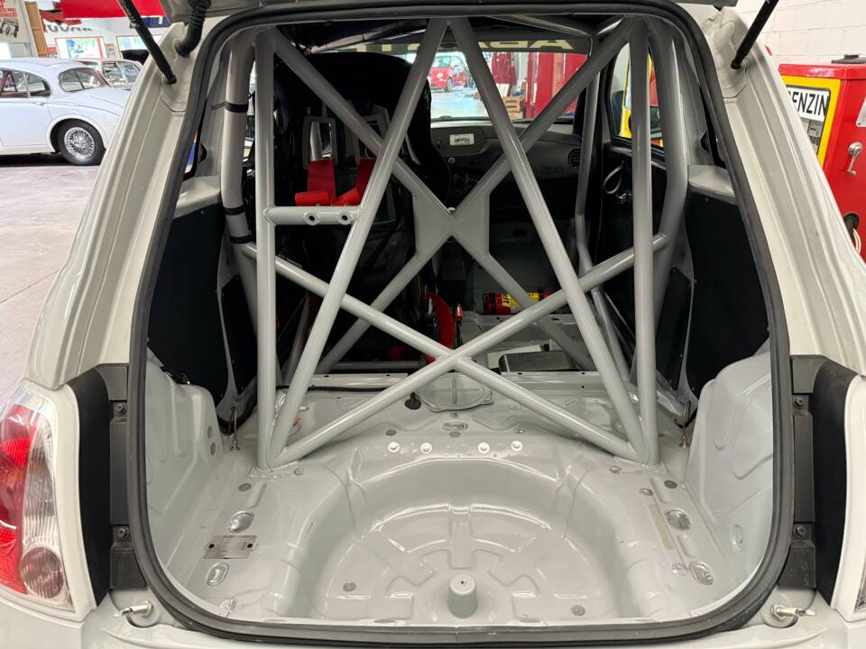 Image 15/17 of Abarth 695 Assetto Corse Evoluzione (2010)