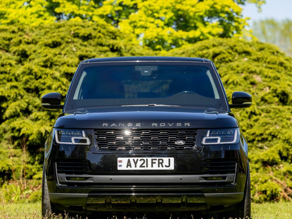 Image 34/49 of Land Rover Range Rover V8 Armoured (2022)