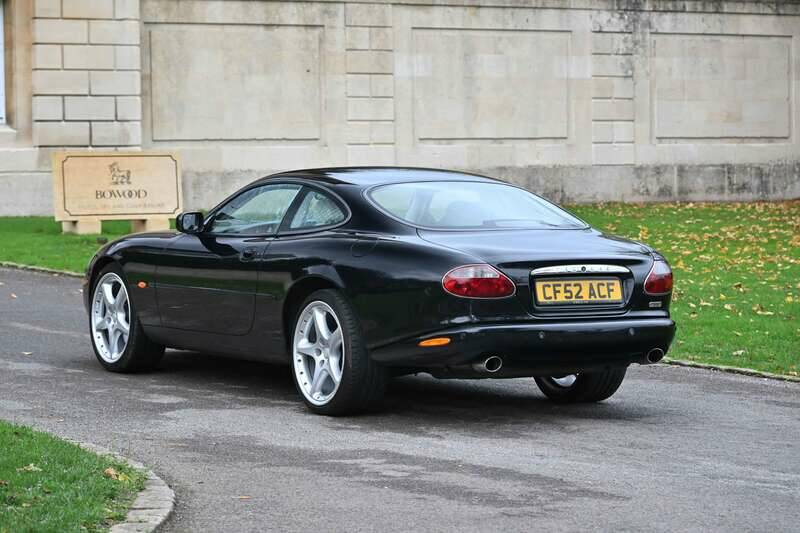 Afbeelding 17/50 van Jaguar XK8 4.0 (2002)