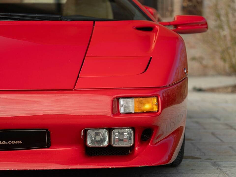 Image 27/50 of Lamborghini Diablo VT (1993)