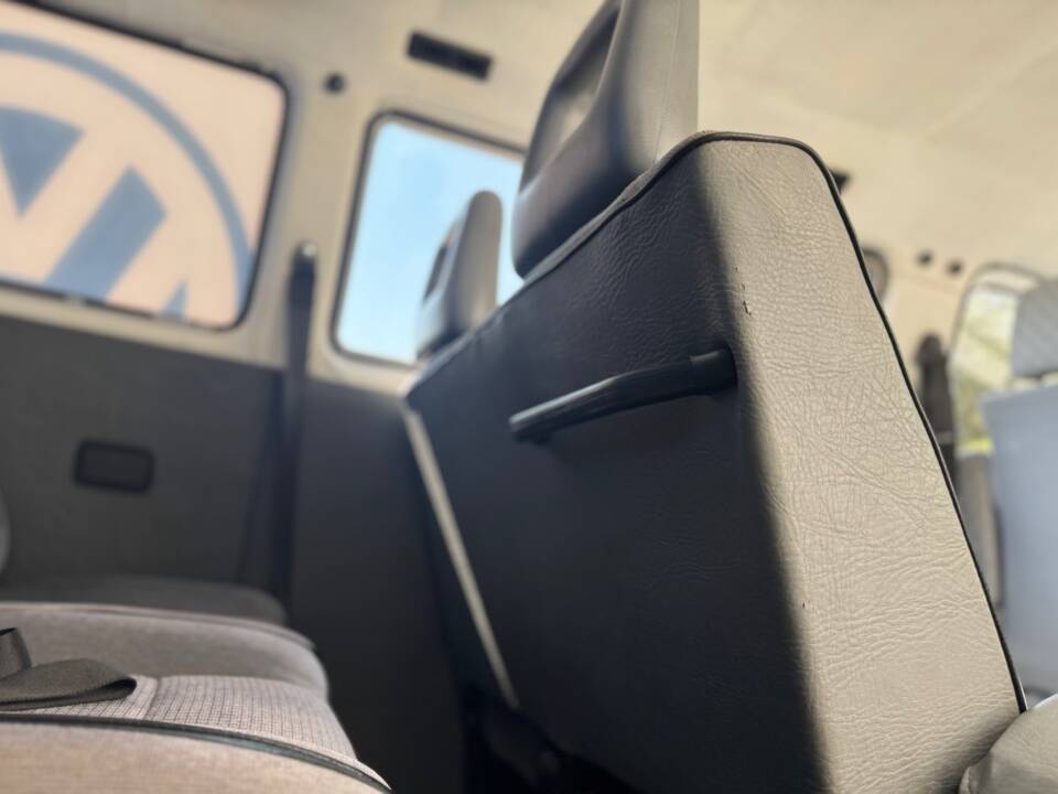Bild 13/37 von Volkswagen T3 Caravelle 1.9 (1989)