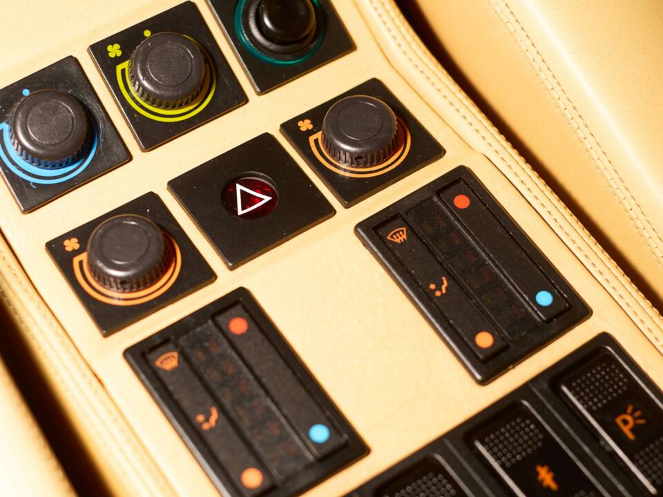 Image 46/79 of Ferrari 328 GTB (1985)