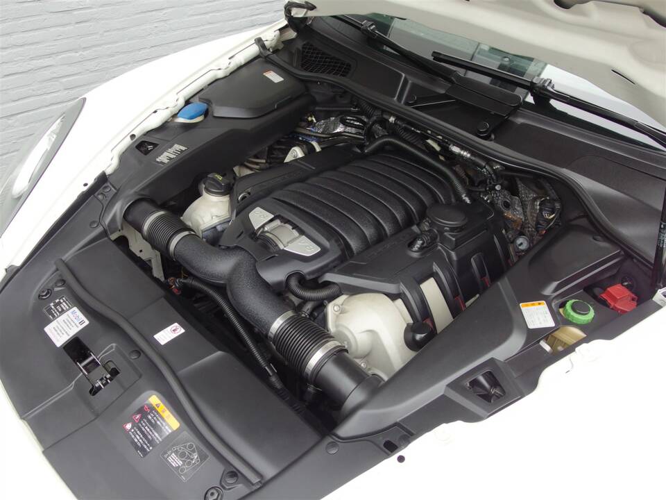 Bild 92/99 von Porsche Cayenne S (2010)