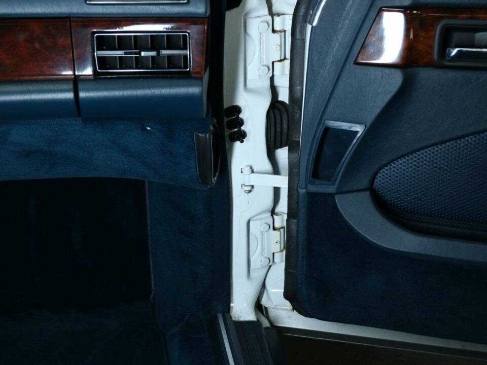 Bild 32/50 von Mercedes-Benz 560 SEC (1988)