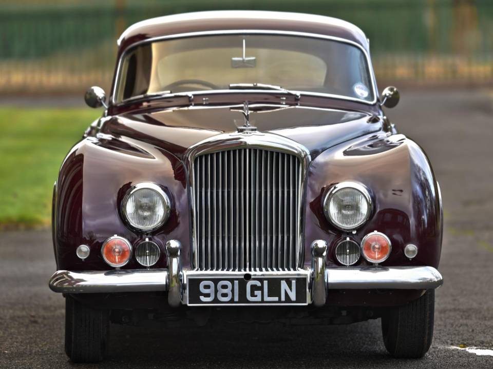 Image 6/38 of Bentley R-Type Continental (1955)