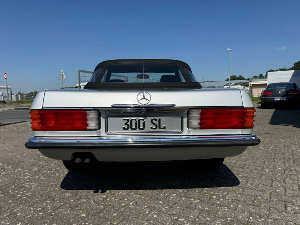 Image 22/72 of Mercedes-Benz 300 SL (1988)