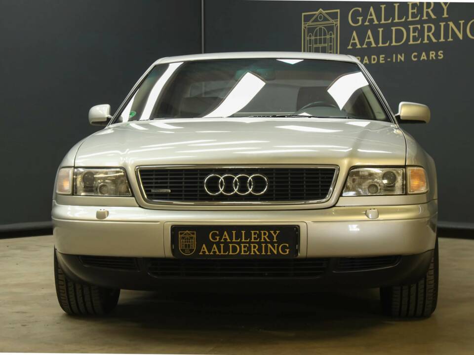 Immagine 33/50 di Audi A8 4.2 quattro (1995)
