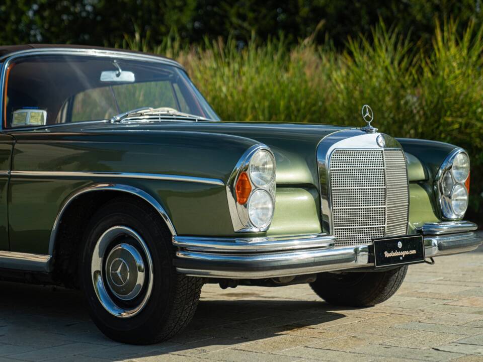 Imagen 31/50 de Mercedes-Benz 220 SE b (1964)