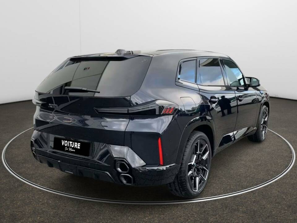 Image 2/10 of BMW XM 50e (2024)