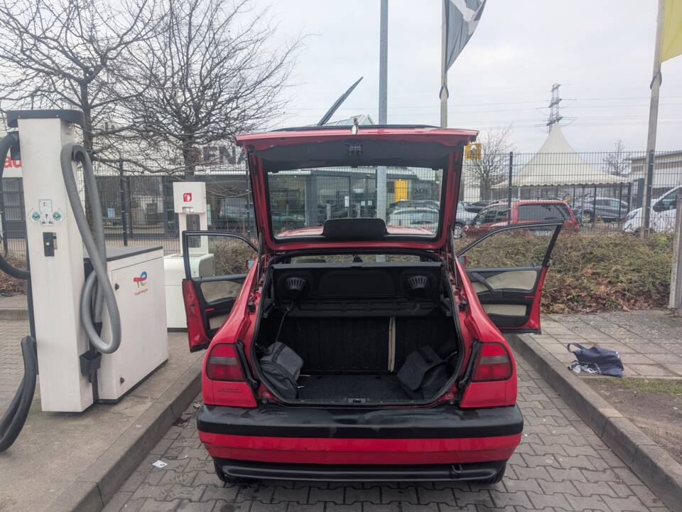 Bild 23/23 von Lancia Delta 1.6 HF (1990)