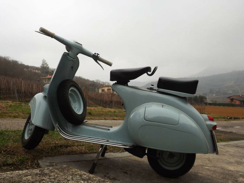 Image 2/50 de Piaggio Vespa 125 (1961)