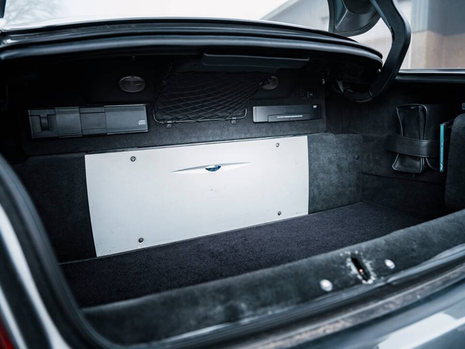 Image 21/23 of Aston Martin V12 Vanquish (2003)