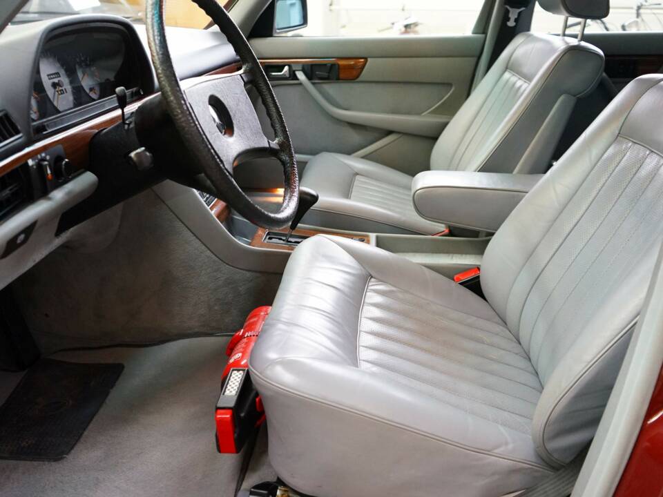 Immagine 32/42 di Mercedes-Benz 500 SEL (1982)