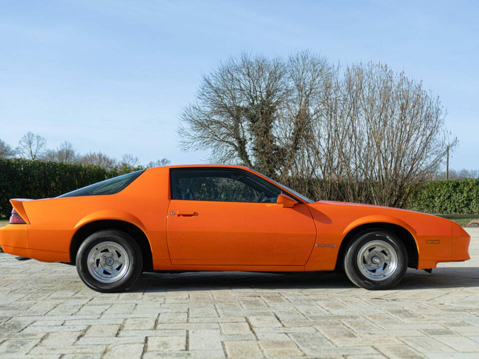 Image 5/50 of Chevrolet Camaro Z28 (1992)