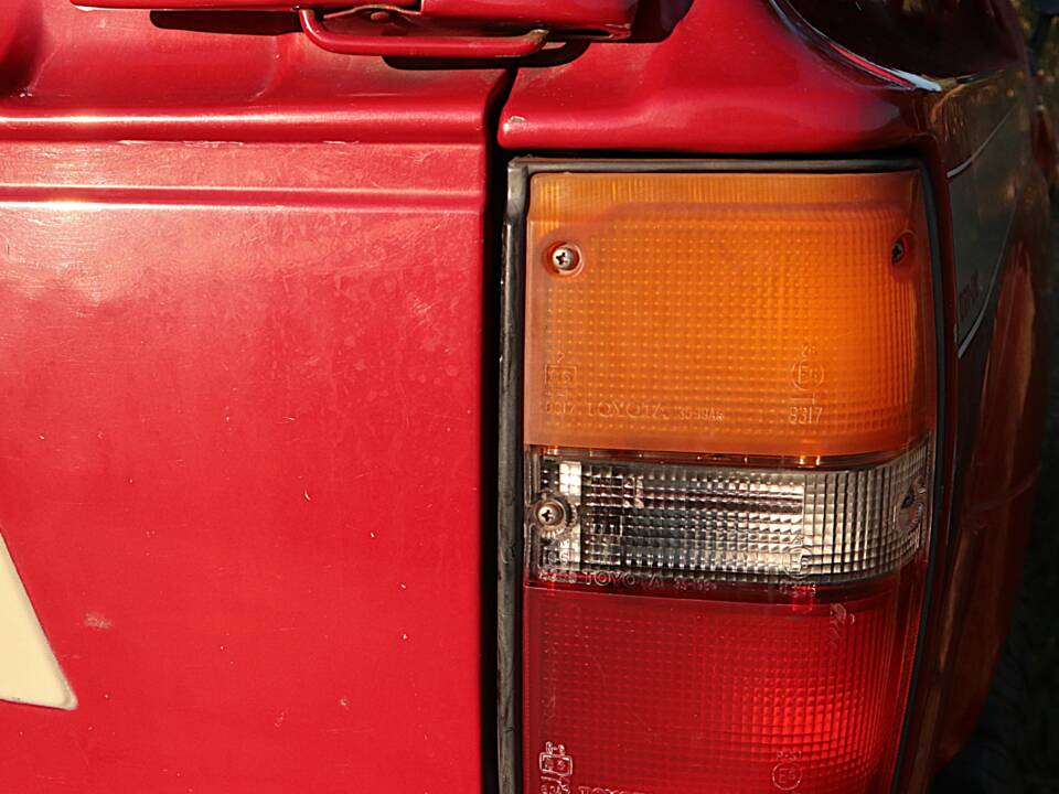 Bild 16/34 von Toyota Hilux (1988)