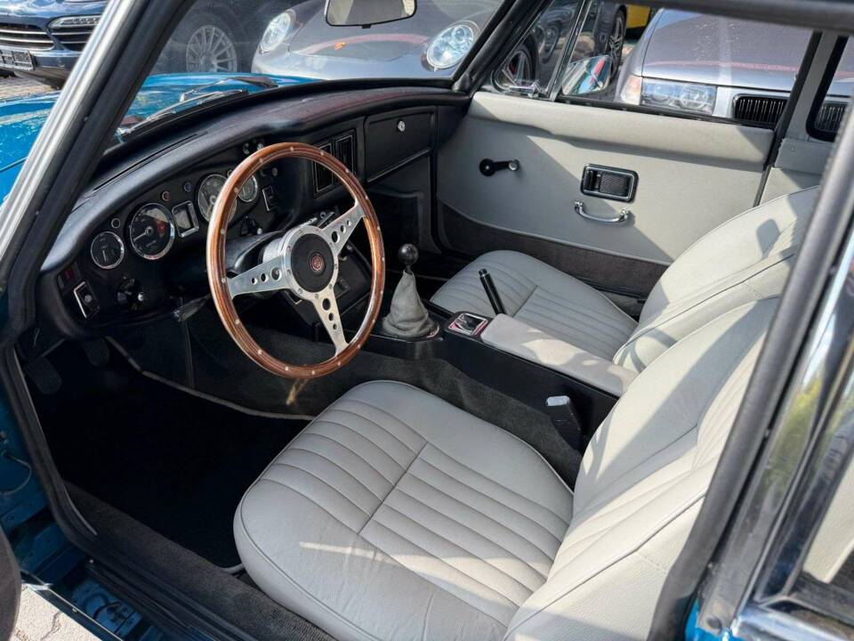 Image 15/35 de MG MGB GT (1972)