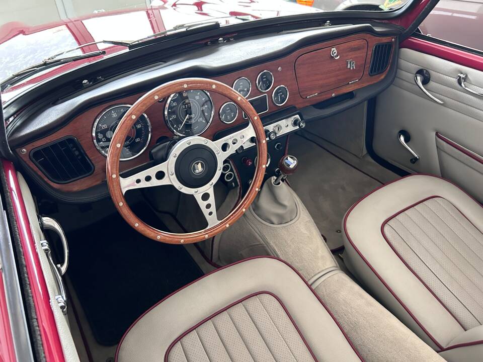 Image 12/26 of Triumph TR 4 (1965)