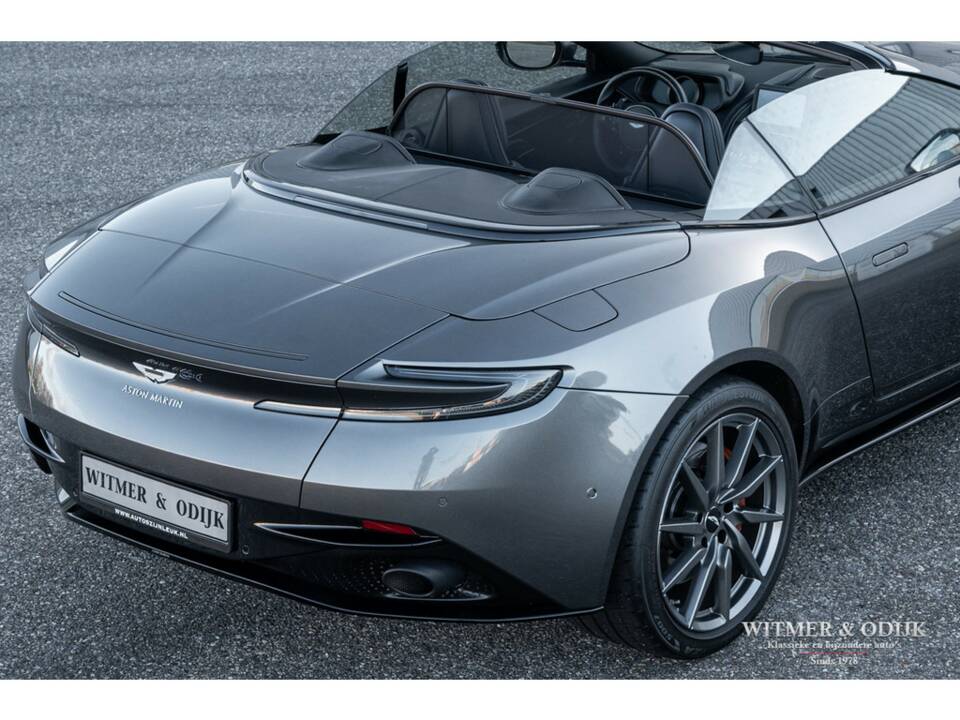 Image 19/41 de Aston Martin DB 11 Volante (2018)