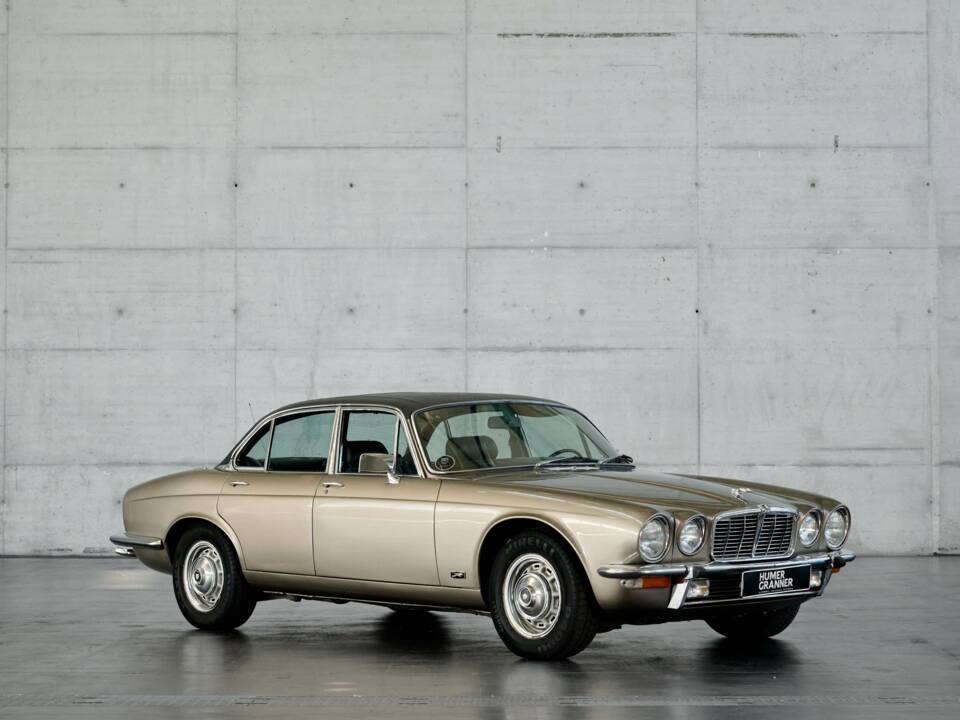 Bild 21/50 von Jaguar XJ 6 L 4.2 (1975)