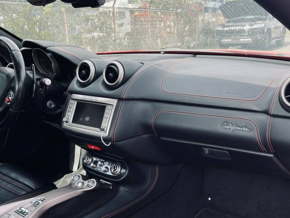 Image 21/49 of Ferrari California 30 (2013)