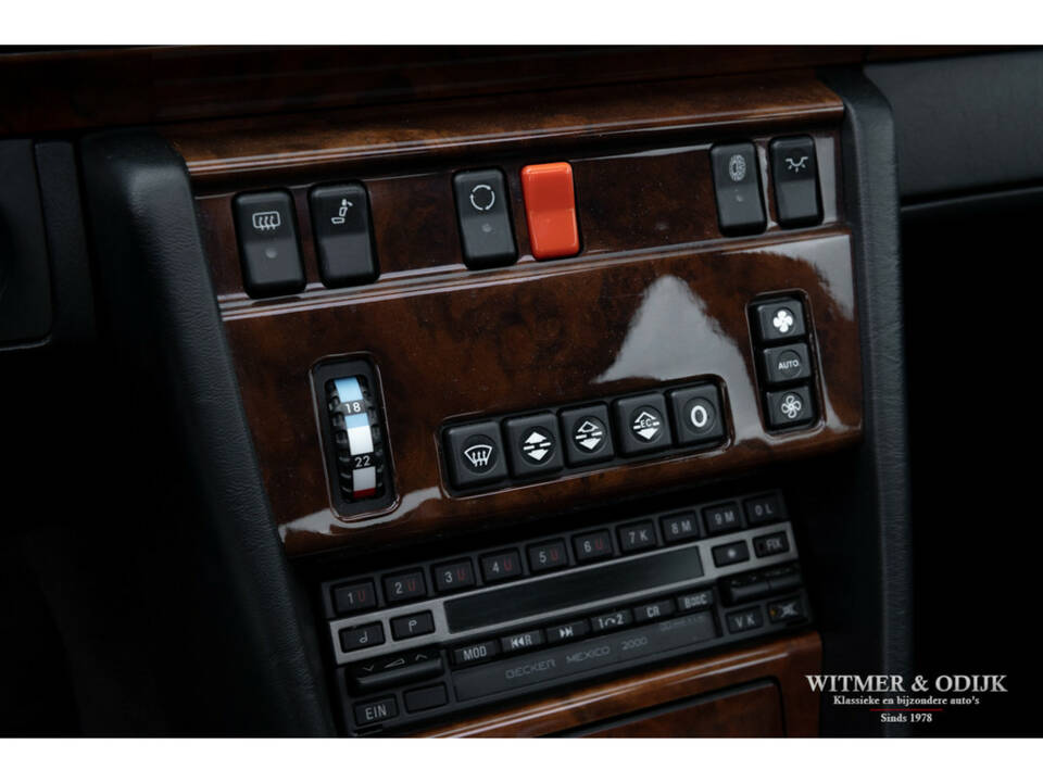 Image 29/34 of Mercedes-Benz 500 E (1992)