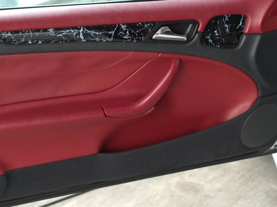 Image 15/28 of Mercedes-Benz CLK 200 Kompressor (2001)