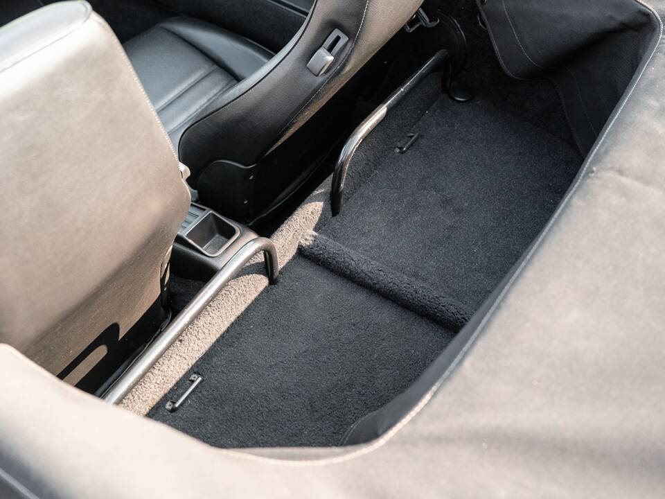 Image 25/48 of Porsche 911 Carrera 4 (1992)