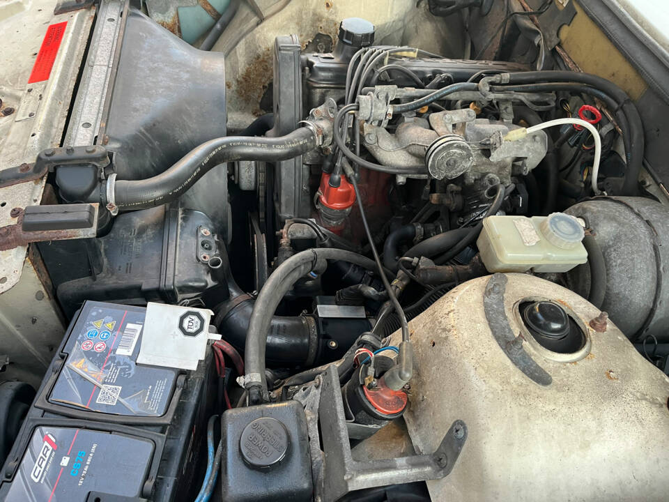 Image 6/8 of Volvo 240 (1988)
