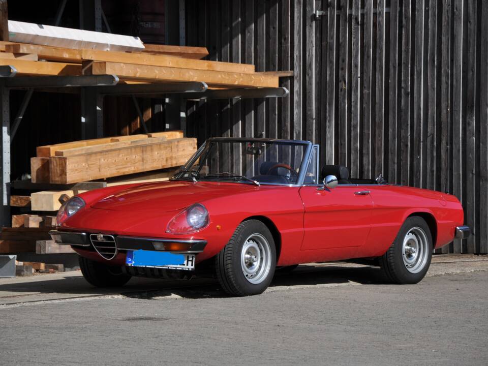 Immagine 1/5 di Alfa Romeo Spider 1300 Junior (1974)