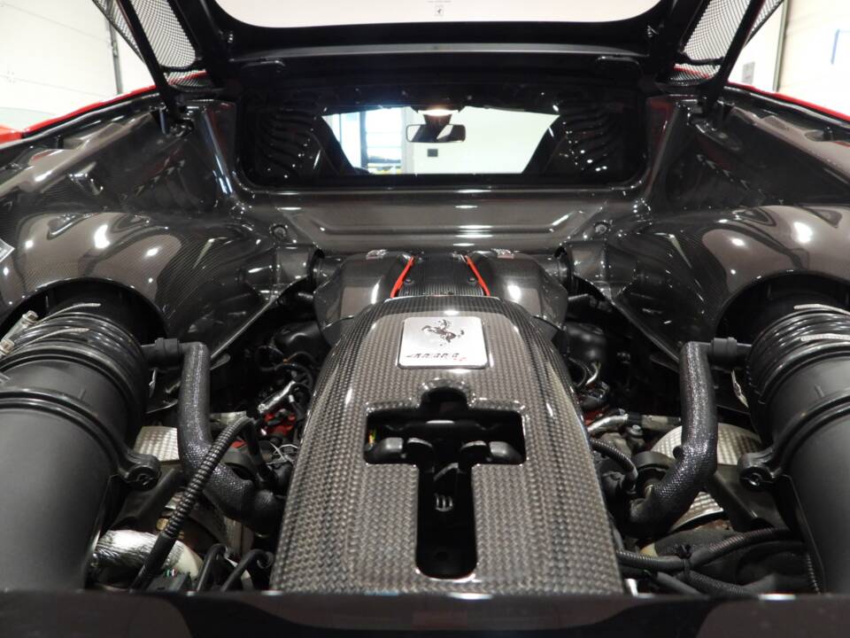 Image 10/15 de Ferrari 488 Pista (2019)