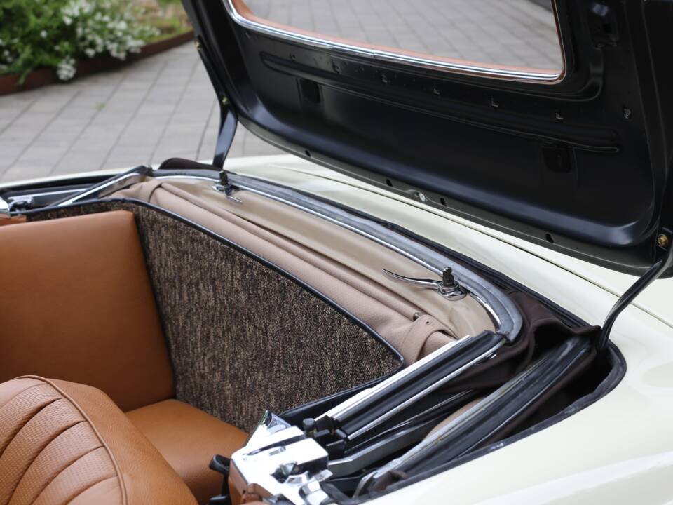 Imagen 41/50 de Mercedes-Benz 230 SL (1965)