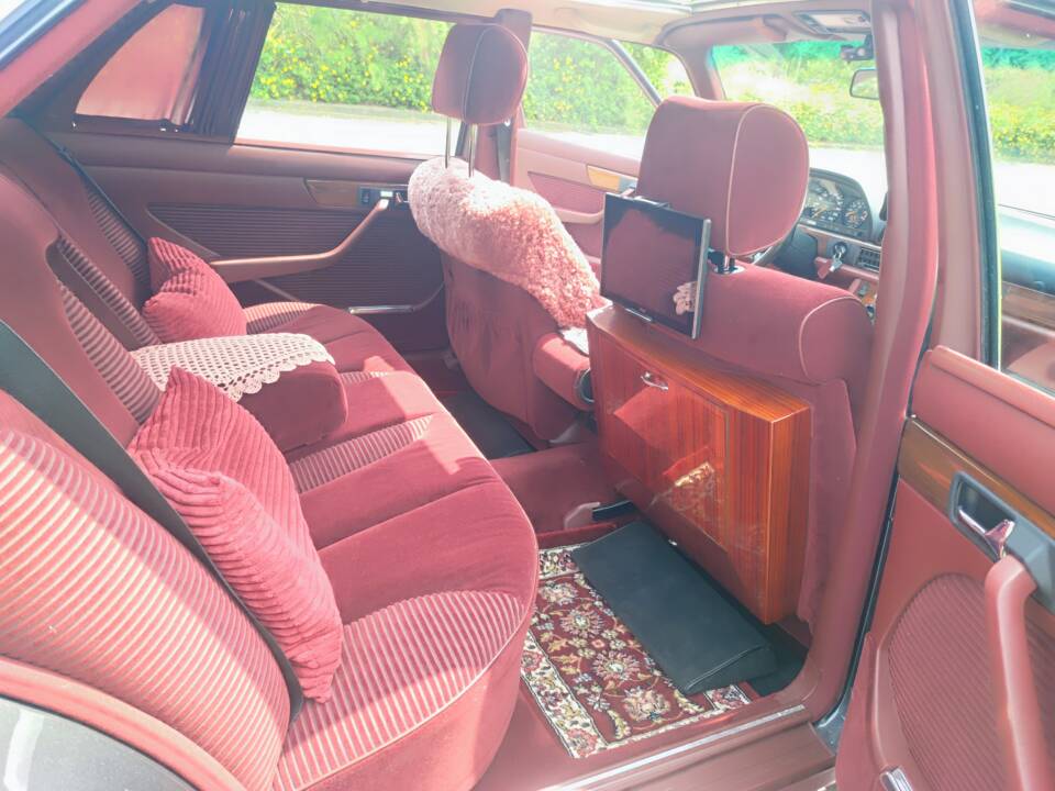 Bild 32/34 von Mercedes-Benz 420 SEL (1989)
